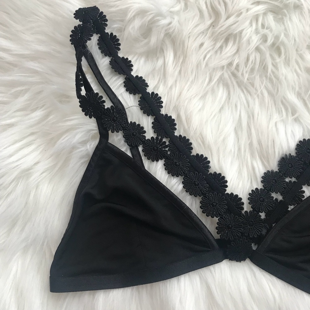 UO Out from Under Black strappy Bralette bra NEW - Picture 3 of 8
